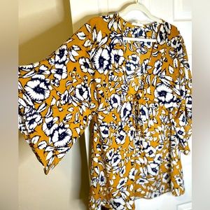 Bold Floral V-neck Blouse size M